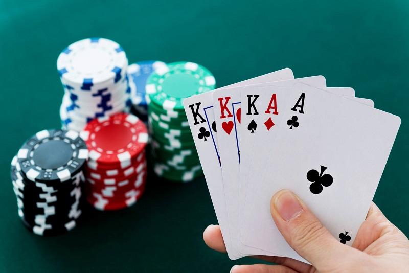 Hướng dẫn luật chơi Omaha Poker